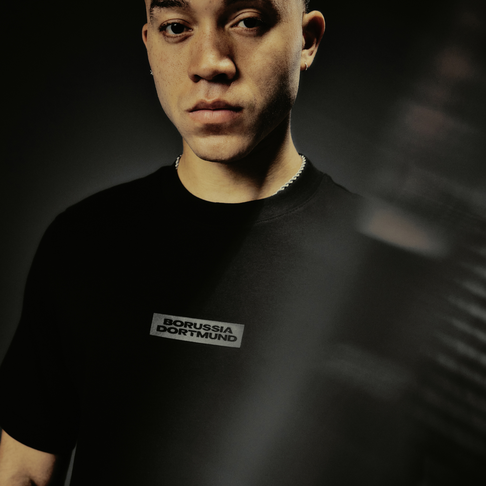 【新品未使用】ボルシアドルトムント　BVB　CUP　Tシャツ BVB Essentials T-Shirt - ボルシア ドルトムント オンライン ストア